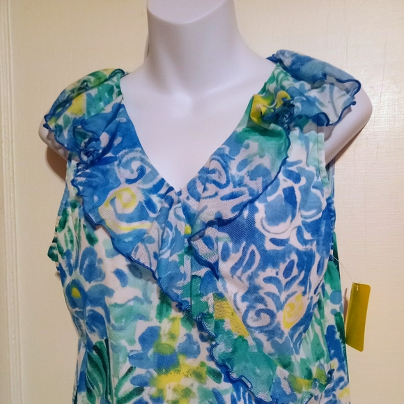 🛍️ BUNDLE ONLY 🛍️Floral Blue and Green Women's Top - Picture 2 of 6